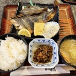 かど新 - 焼き魚定食(ホッケ、ご飯少なめ)_¥930