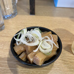 横浜家系ラーメン 蓮 - おつまみは超旨のメンマ