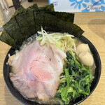横浜家系ラーメン 蓮 - ラーメン並、ハーフ野菜