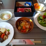 秀峰閣 湖月 - 朝食バイキングの主食はほうとうをチョイス