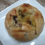 ラボ・フィセル - しっとりスイートポテト生地にごろごろさつまいもとあずき