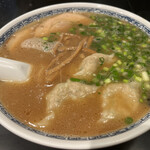 Tobotobo Tei - 醤油ベースのワンタン麺