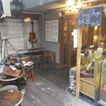 ライオンのいるサーカス - 店頭のお花屋さん