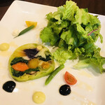 Bisutoro Yama Umi Happa - コースのサラダ。この日はお洒落な盛り付けでした。