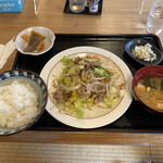 山びこ食堂 - 肉野菜炒め定食 1050円