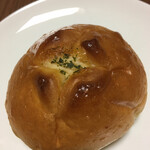 SAN HITORI - 〝ジョニー〟からあげパン   129円なり