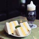 不純喫茶 ドープ - だし巻き卵サンド@税込860円│ニトロコーヒー生クリーム@税込660円