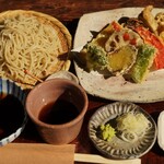 蕎麦と雑穀料理 杜々 - 八王子野菜の天ぷらそば　2,030円　