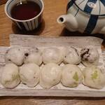 羽賀屋 - とっても、小ぶりな饅頭だから、甘党の方は、ペロッと食べれちゃいます！( ＾ω＾ )