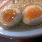 鶏そば  ムタヒロ - 味玉は黄身がゼリー状でした！