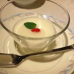 中国料理 豪華 - なめらか杏仁豆腐