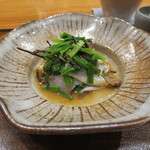 銀座おかもと - 鳴門の炙り鯛にセリと昆布の土佐酢仕立て。