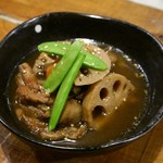 楽椿 - せせりと根菜の煮物（315円）