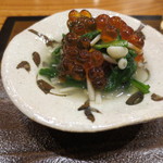 銀座おかもと - こちらは春菊とえのきのお浸しにイクラがのった物。