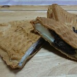 やまや本舗 - たい焼き 小倉クリームチーズの中は