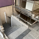 Akasaka Ajisai - お店はこの階段を下った先です