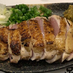 炭火焼鳥 千鳥足 - 軍鶏のもも肉タタキ