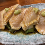 炭火焼鳥 千鳥足 - 胸肉とアボカドお刺身