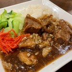 Chaina Ekusupuresu Kyoukaen - 牛バラご飯 大盛り