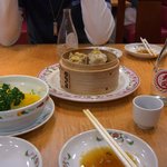 餃子の王将 - シュウマイと野菜サラダ