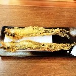 魚稚 - 穴子の天ぷら☆
      
      一本丸々天ぷらで、お塩でシンプルにいただきました！脂がのっていて美味しい穴子でした！これで200円は、超安い！！(๑ʾڡʿ๑)
