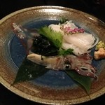 Oouchida - イカ刺し。先程まで生きていました。余ったイカは締めに、天ぷら蕎麦として美味しく頂きました。