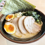 横濱家系ラーメン 幸家 - 