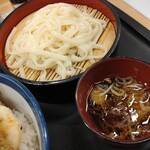 Tendon Tenya - つけ汁の薬味は、ネギ＆おろし生姜！