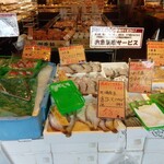 大川魚店 - 左側手前〜鮮魚(地魚)