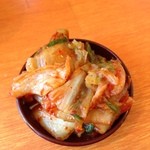 明石塩元帥 - 食べ放題のキムチ。皿が小さすぎる。
