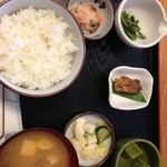 Gurin Hausu - 岩な塩焼き定食のおかずとご飯