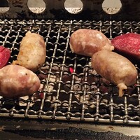 赤身焼肉 かるびあーの 新橋店 - 「ランプ」＆「白金豚の生ソーセージ」
