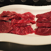 赤身焼肉 かるびあーの 新橋店 - 赤身三種盛り合わせ（かめのこ・しんしん・とも三角）