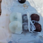 さわ山 - 左：おやき　中：だいふく　右：おはぎ