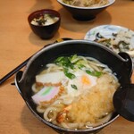 力餅 - 天ぷらなべうどん670円と山菜おこわ160円✨
