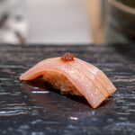 寿司と日本料理 銀座 一 - 氷見の鰤 玉葱醤油