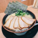 横浜家系ラーメン 丸岡商店 - 