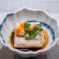 寿司と日本料理 銀座 一 - 自家製の胡麻豆腐