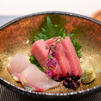 寿司と日本料理 銀座 一 - 青森県大間本鮪のカマトロ、 縞鯵