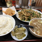 十八番 - 青椒肉絲定食(950円)