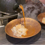 中津をにく - 南部鉄器から注がれたのはなんとスープカレー！