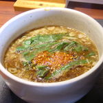拳ラーメン - つけだれは、醤油系