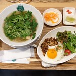 ベトナム料理 ふぉ－の店 - 鶏ふぉー・ガパオライスセット 1,000円