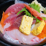 魚の三是 - 海鮮丼(980円)