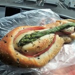 PATISSERIE & BOULANGERIE SUMOMO - 料理写真:アスパラベーコン¥119