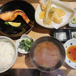 いまが旬 あ・うん - サーモンのゆうあん焼きとミニ天ぷら定食