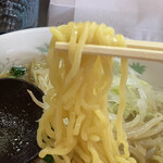 らー麺味噌やす - 麺は中太の縮れ麺！スープがよく絡みます(*'-')b OK!