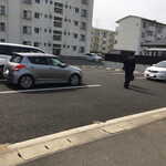 Ramen Momo Hachi - 専用駐車場は広いし、着けやすいでしょう