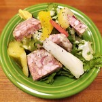 トラットリアモッチ - ランチ 選べるサラダ　パテ･ド･カンパーニュとピクルスのサラダ