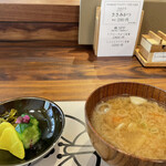 とんかつ 蒼樹 - お漬物と豚汁のクオリティも素晴らしい